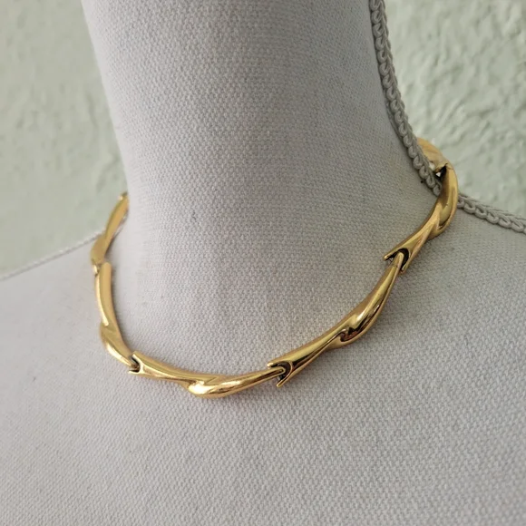 Vintage Monet Statement Necklace Choker Liquid Flow Links Gold Tone Retro 15-18" - Picture 2 of 9